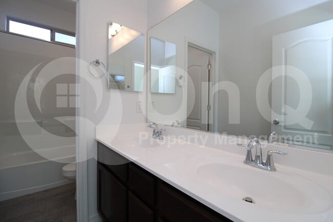 Building Photo - 23034 E Via Del Sol