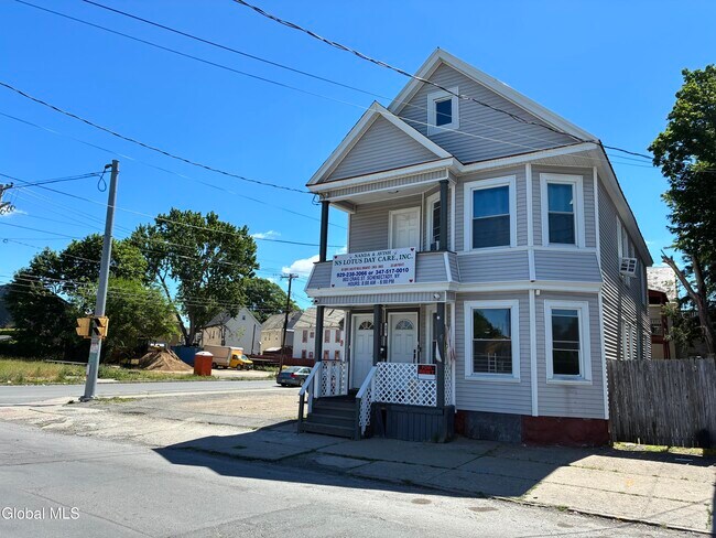 Building Photo - 803 Craig St