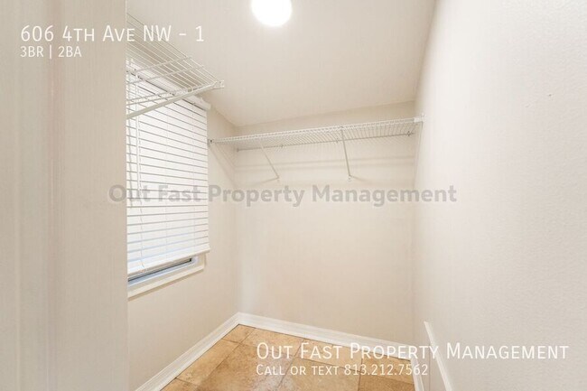 Building Photo - 606 4th Ave NW