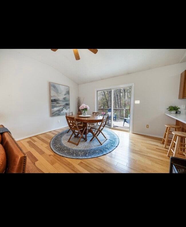 Building Photo - 224 Dove Ct