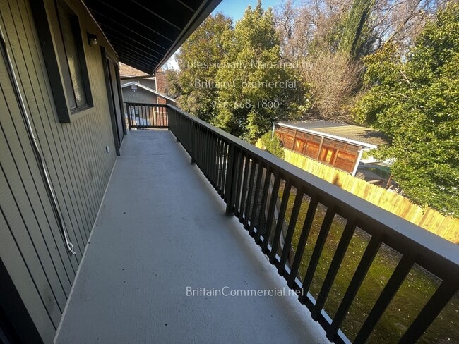 Building Photo - 6531 Lake Park Dr