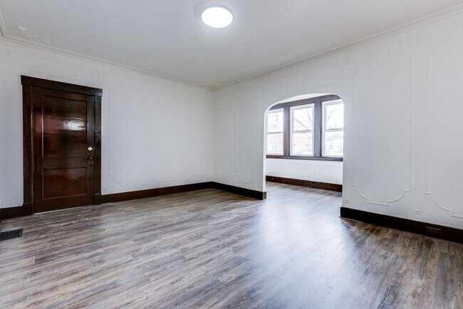 Building Photo - 609 E Warrington Ave