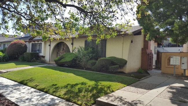 Building Photo - 5835 El Zuparko Dr
