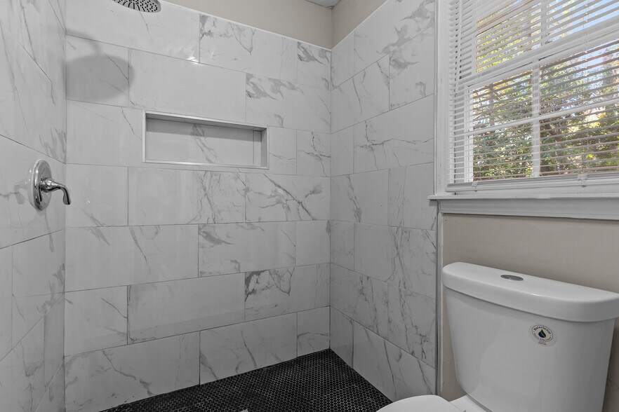 Building Photo - 800 Post Road Cir