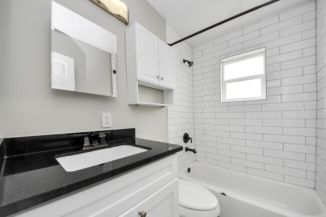 Building Photo - 5435 Pardee St