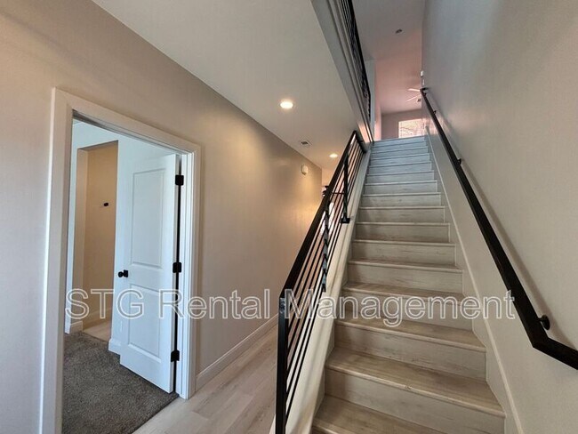 Building Photo - 840 Twin Lakes Dr