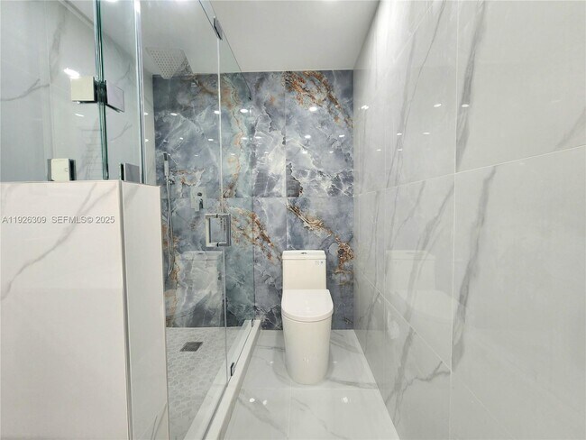 Building Photo - 3505 S Ocean Dr