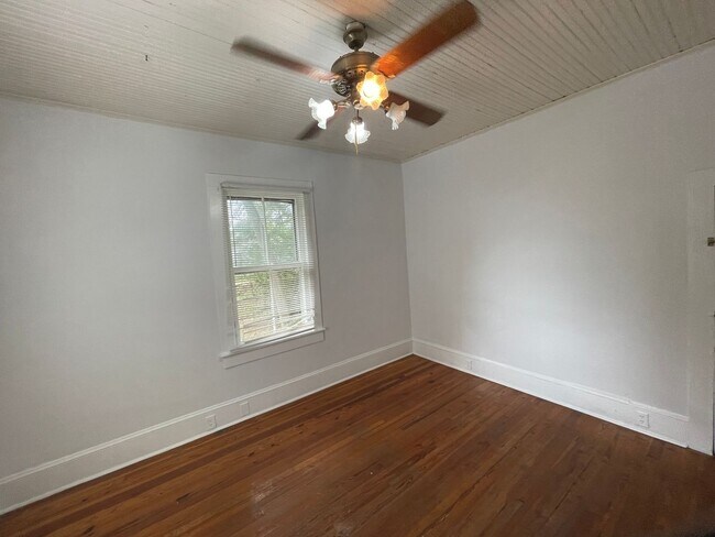 Building Photo - 3 bedroom 1 bathroom house in Shelby
