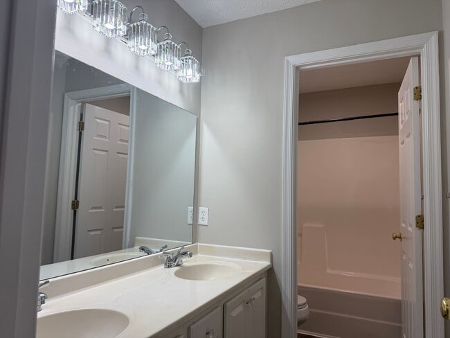 Building Photo - Village at Greenview townhouse in Campbell...