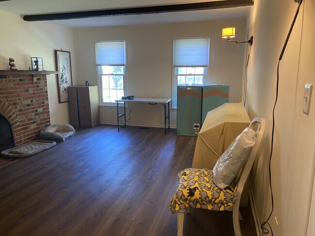 Building Photo - 7907 Laural Valley Way