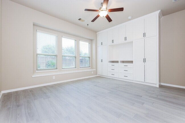 Building Photo - 4243 Bayou Hollow Ln