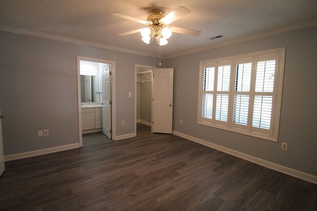 Building Photo - 806 Beech Dr