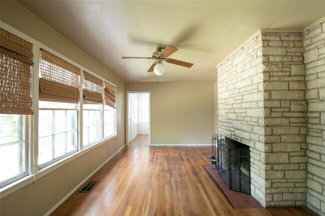 Building Photo - 1811 E 39th St