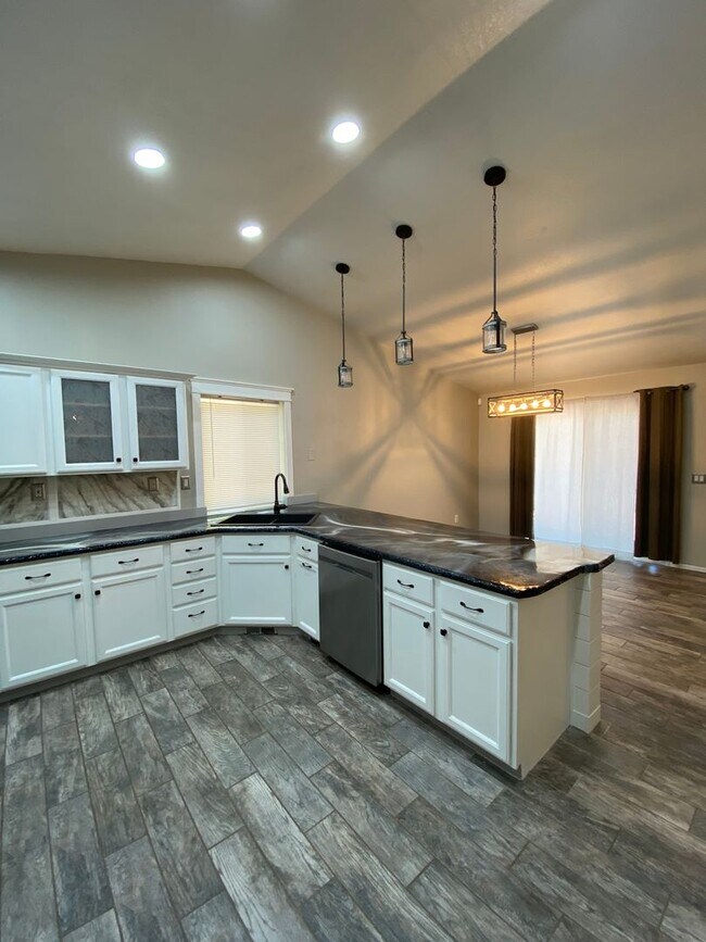 Building Photo - *COMING SOON* Beautifully Upgraded Rancher...