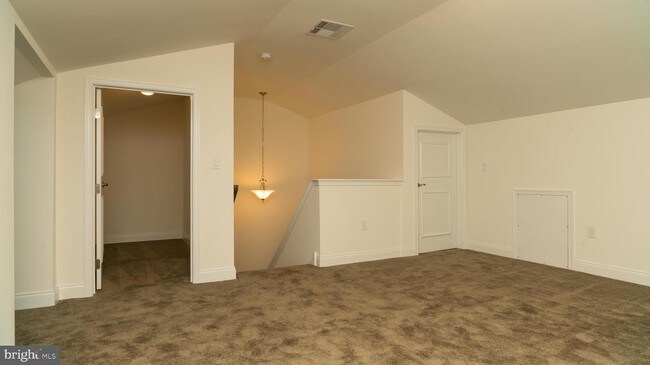 Building Photo - 2 PEACOCK Way