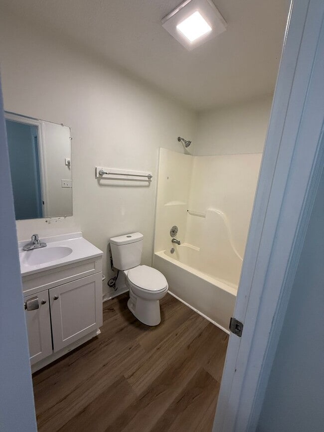 Building Photo - 1030/1032 Cantrell Ln