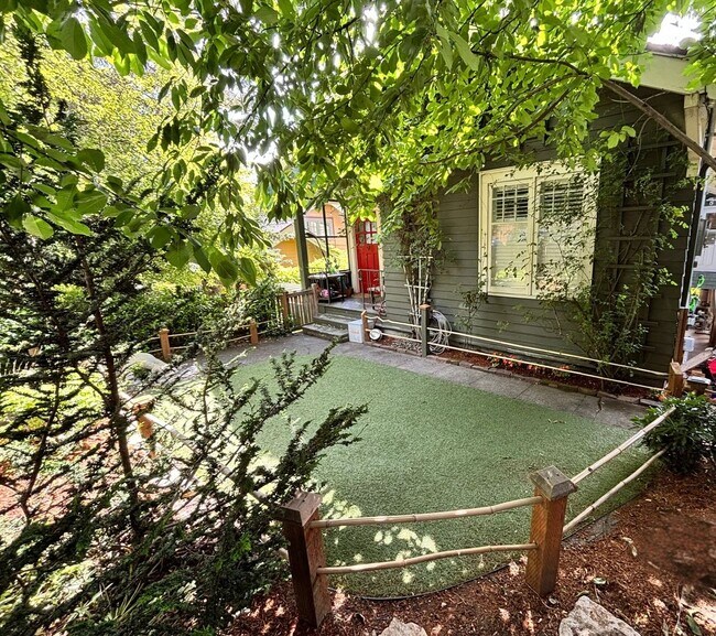 Building Photo - 4Bd/2.75Ba Seattle Home