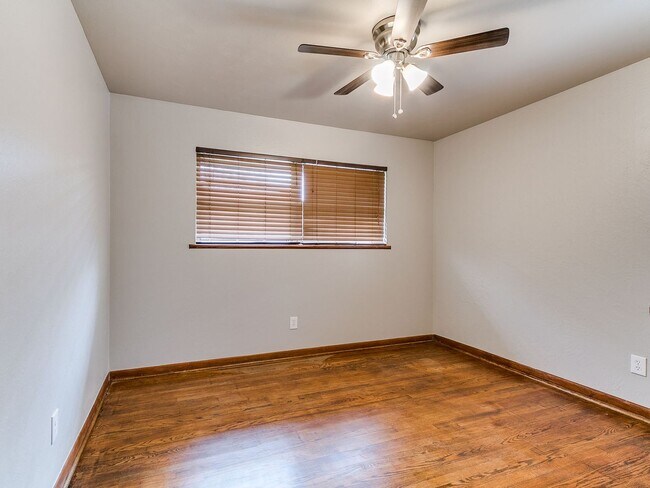 Building Photo - 721 E Bouse Dr