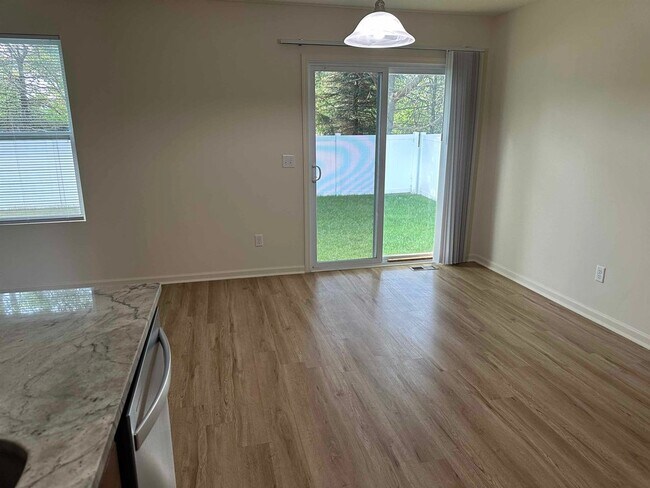 Building Photo - 8118 Cypress Cir