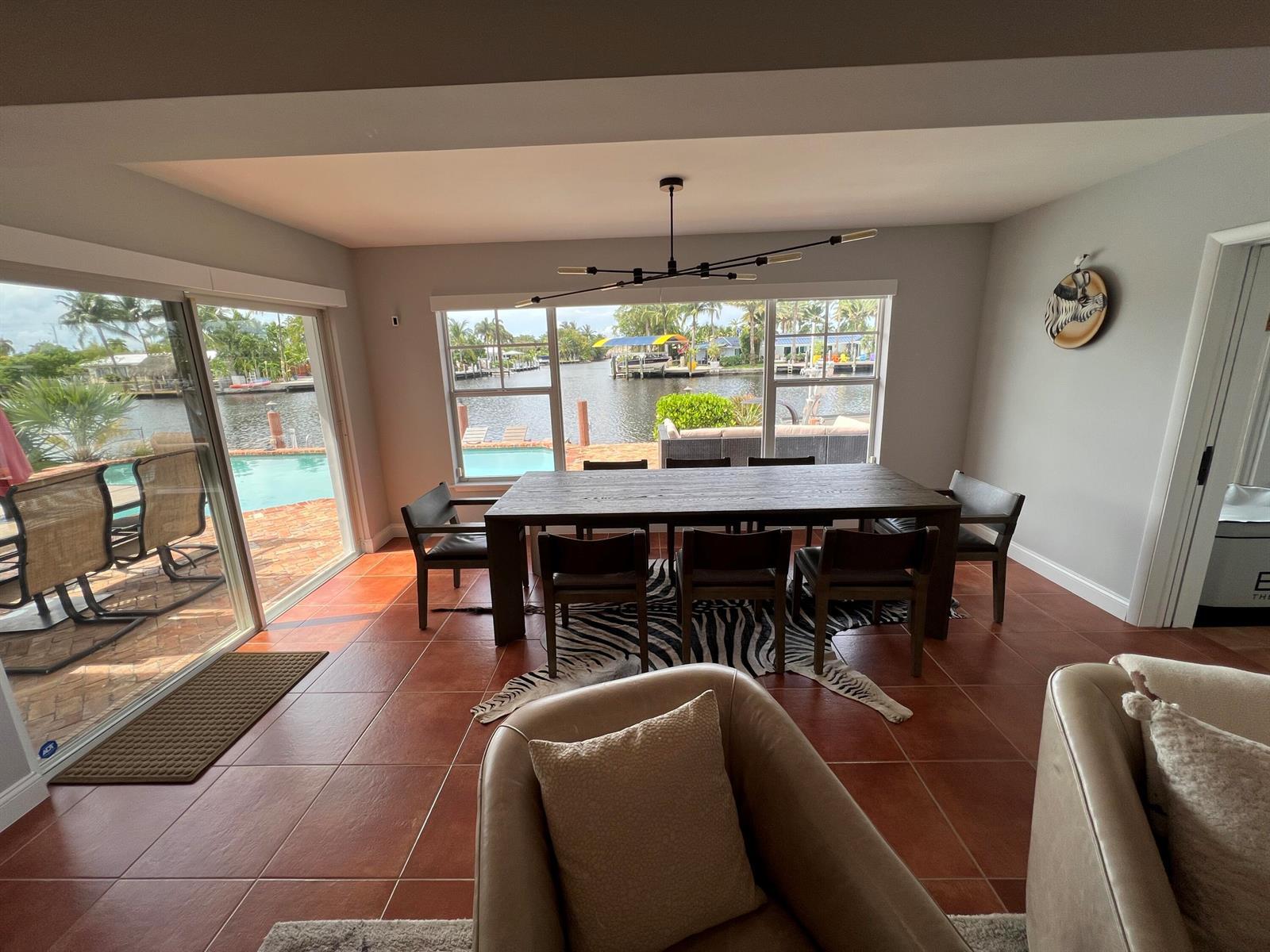 Building Photo - 1653 Poinsettia Dr