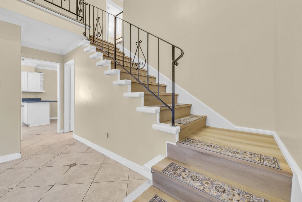 Building Photo - 175 Masters Ave