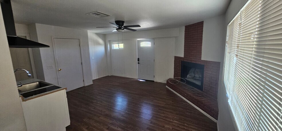 Building Photo - 14639 Lilac St