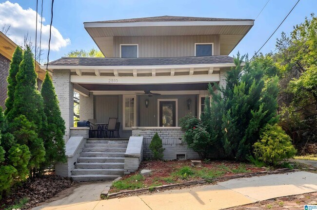 Building Photo - 2810 Rhodes Cir S