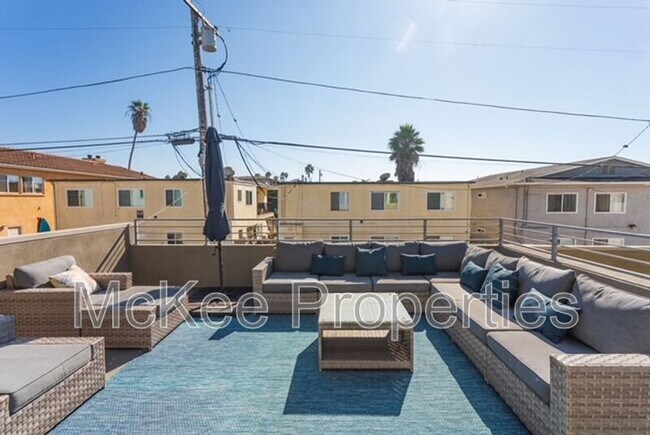 Building Photo - 157 Donax Ave