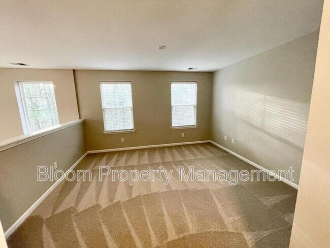 Building Photo - 4995 Hay Bale Ct