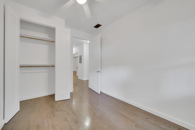 Building Photo - 1106 Halsey St
