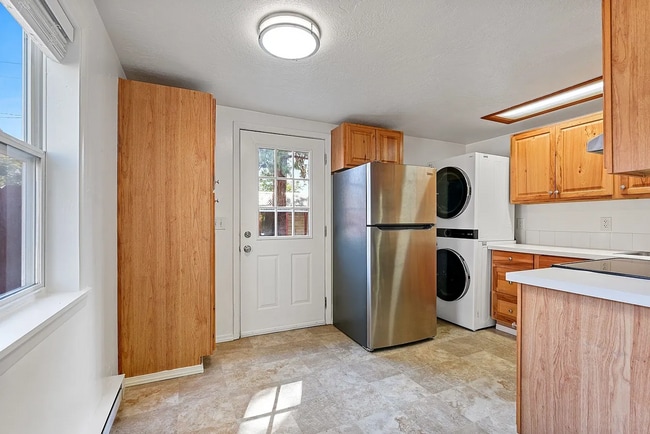 Building Photo - Charming 2 Bed, 1 Bath Rancher w/ Garage!