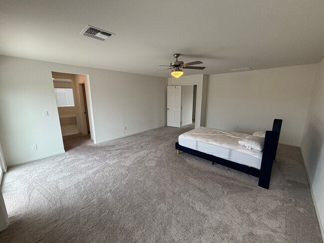 Building Photo - Beautiful 5-Bedroom, 4.5-Bath Home with St...