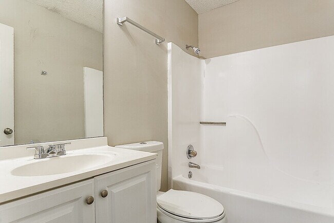 Building Photo - 3017 Teresa Ave