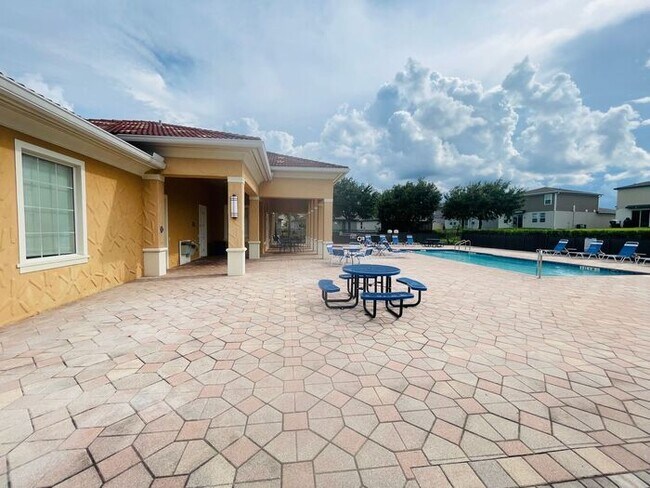 Building Photo - Spacious Two-Story Townhome-Bella Vista-2646 Bella Vista Dr Davenport FL 33897