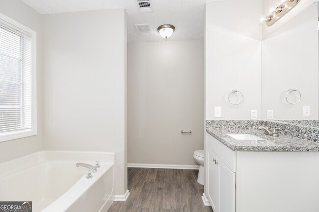 Building Photo - 2146 Silva Ct