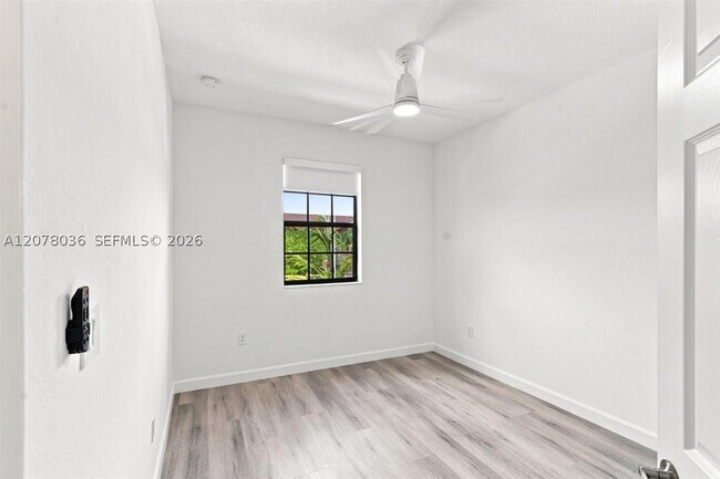 Building Photo - 125 SE 34th Terrace