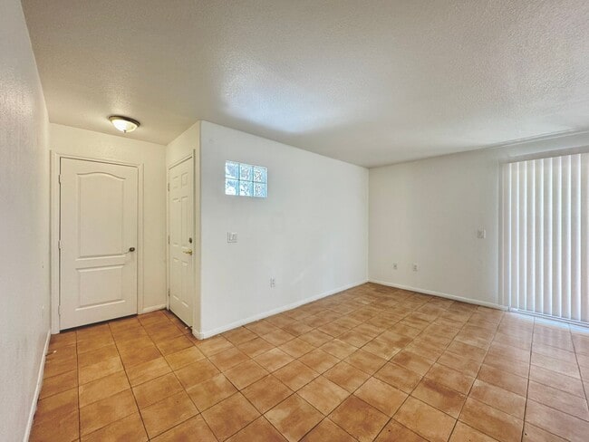 Building Photo - 3145 E Flamingo Rd