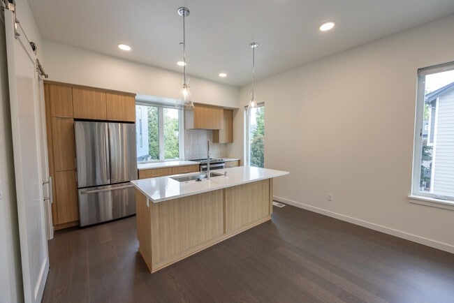 Building Photo - RIVERSIDE TOWNHOMES - BRAND NEW!