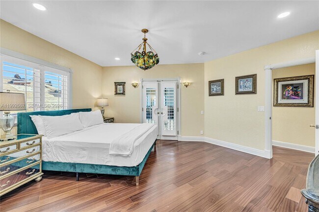 Building Photo - 625 Poinciana Dr