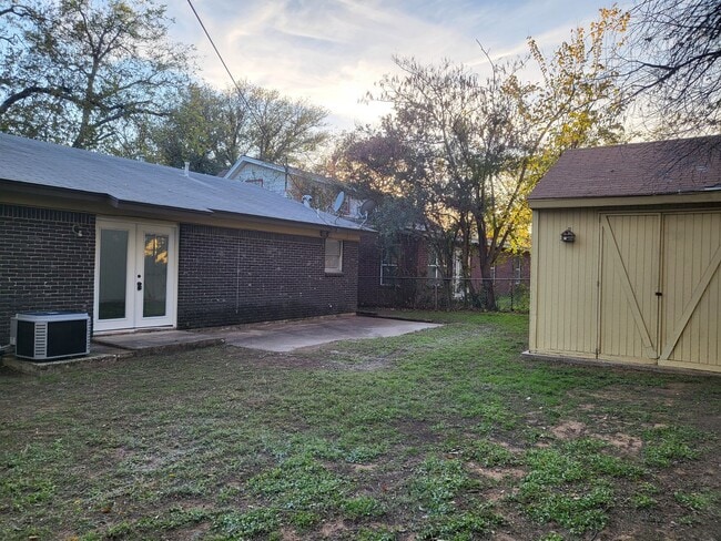 Building Photo - 1713 Chip-N-Dale Dr