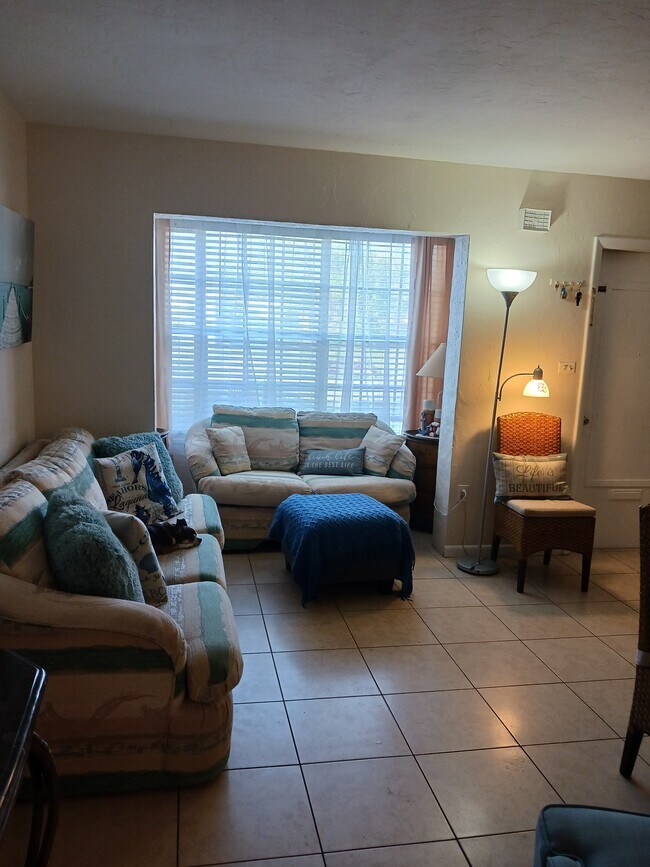 Building Photo - 21067 Meehan Ave