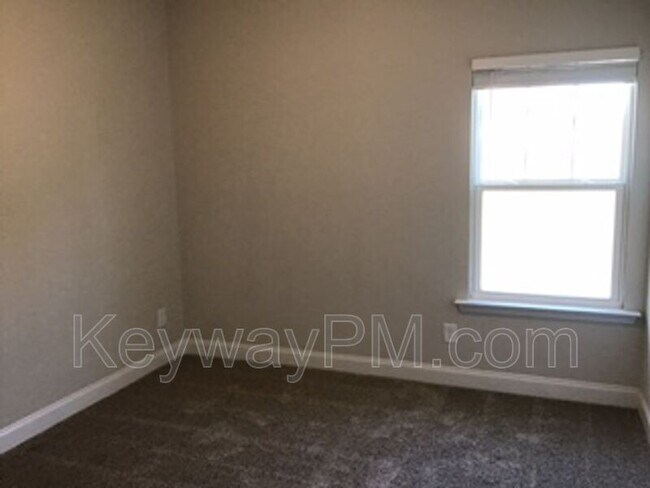 Building Photo - 618 Turtle Crk Ln