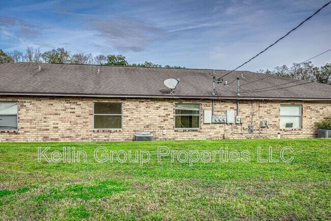 Building Photo - 860 Fox Lake Dr