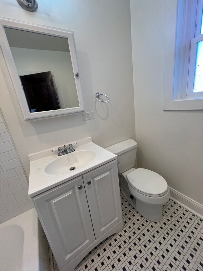 Building Photo - West Ridge Renovated Two Bedroom One Bath