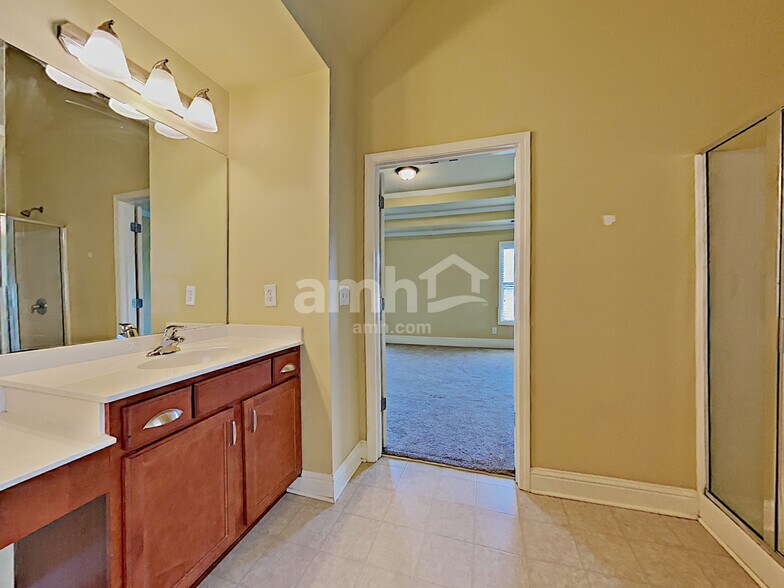 Building Photo - 3100 Camellia Trail