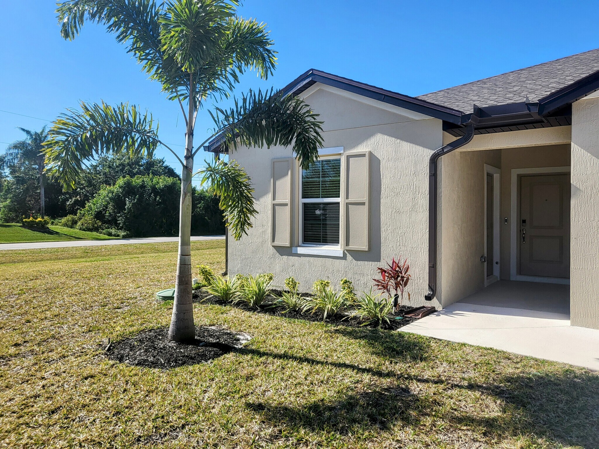 Building Photo - 4656 SW Lassiter Ter