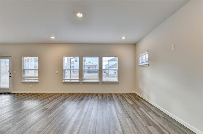 Building Photo - 2214 Whitworth St