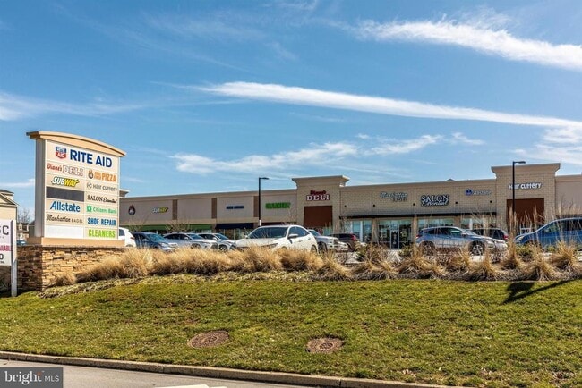 Building Photo - 703 Mountainview Dr