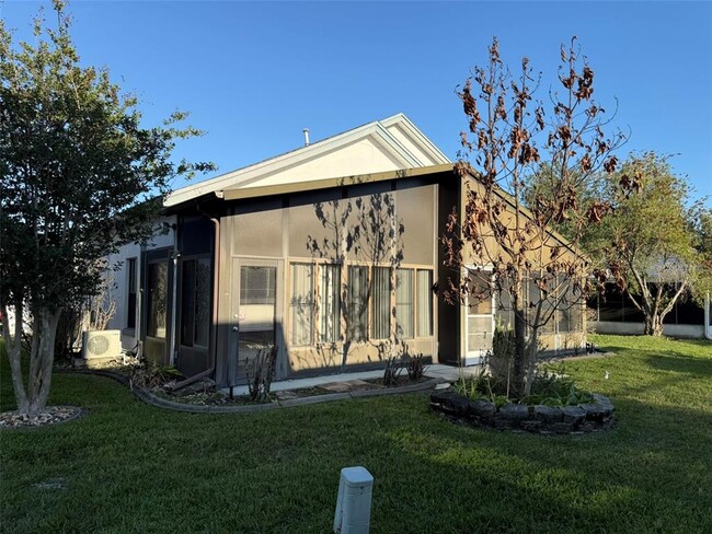 Building Photo - 5722 Parkview Lake Dr