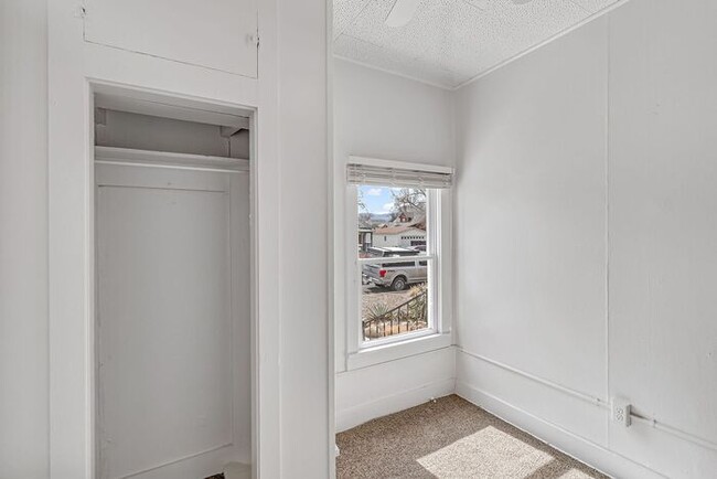 Building Photo - Renovated 2 Bedroom in Downtown Victorian Complex
